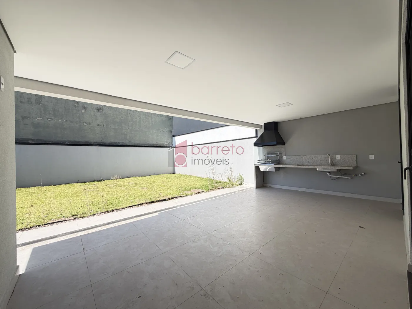 SOBRADO À VENDA – 03 QUARTOS – RESIDENCIAL DOS IPÊS – JUNDIAÍ/SP