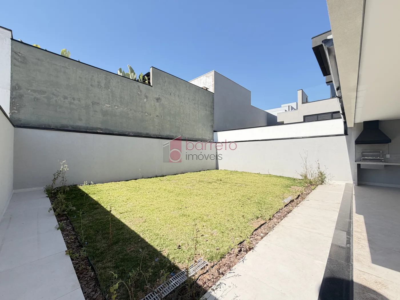 SOBRADO À VENDA – 03 QUARTOS – RESIDENCIAL DOS IPÊS – JUNDIAÍ/SP