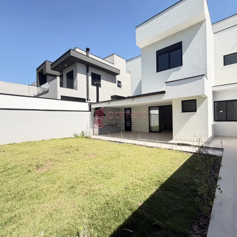 SOBRADO À VENDA – 03 QUARTOS – RESIDENCIAL DOS IPÊS – JUNDIAÍ/SP