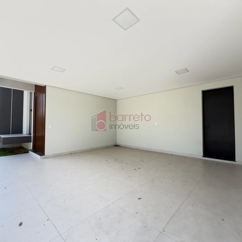 SOBRADO À VENDA – 03 QUARTOS – RESIDENCIAL DOS IPÊS – JUNDIAÍ/SP
