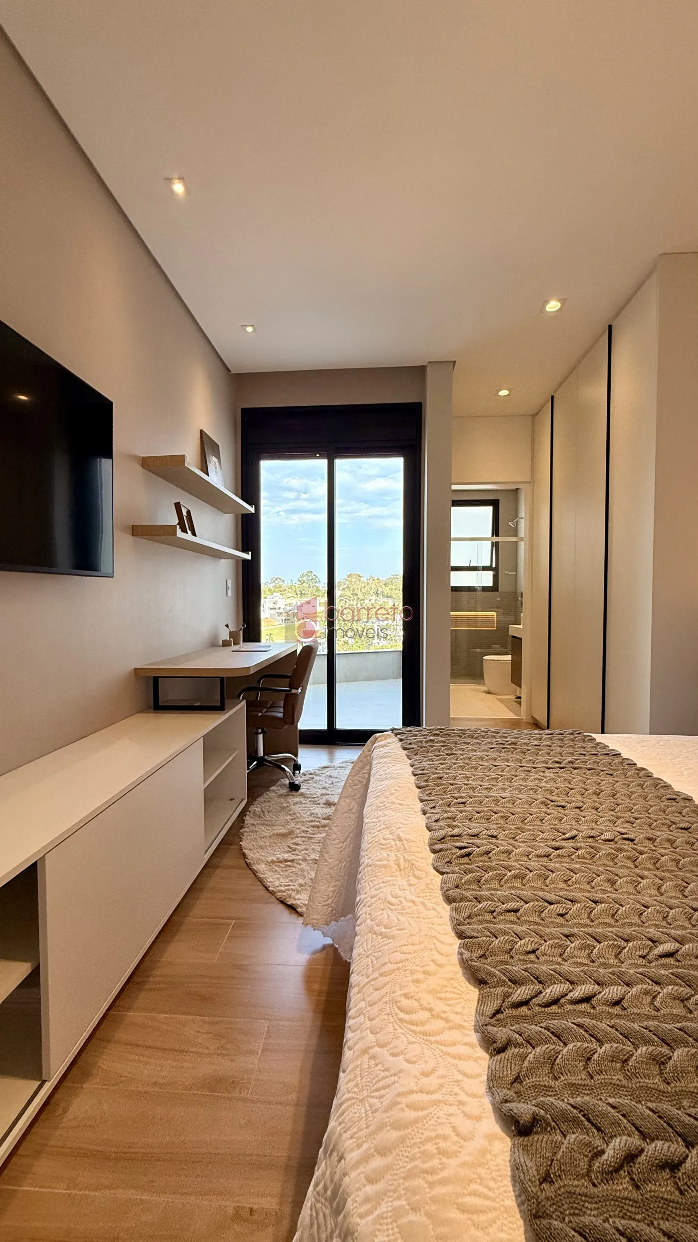 CASA MOBILIADA COM 03 SUÍTES À VENDA NO RESIDENCIAL LAGO AZUL – RECANTO QUARTO CENTENÁRIO – JUNDIAÍ/SP