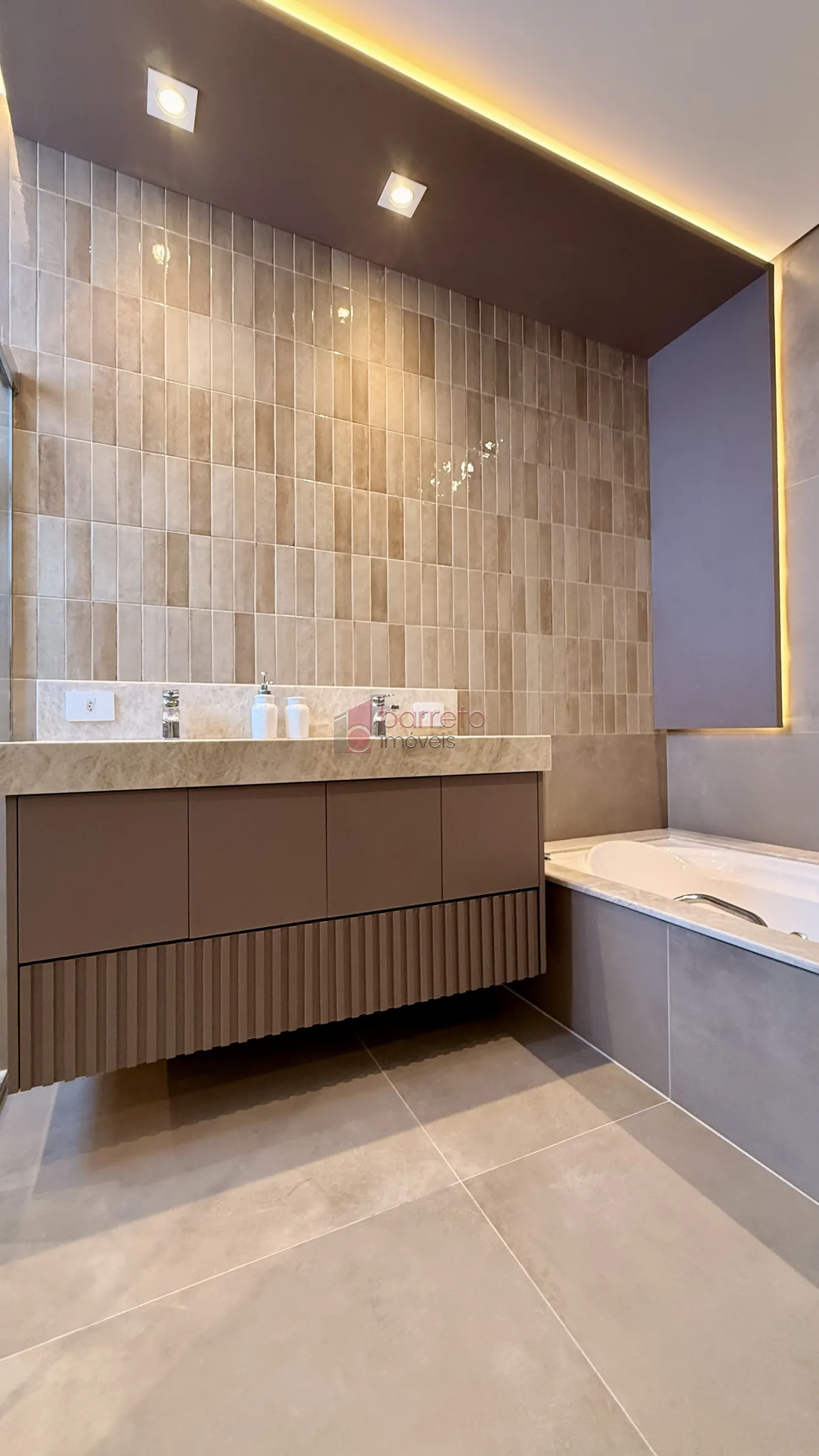 CASA MOBILIADA COM 03 SUÍTES À VENDA NO RESIDENCIAL LAGO AZUL – RECANTO QUARTO CENTENÁRIO – JUNDIAÍ/SP
