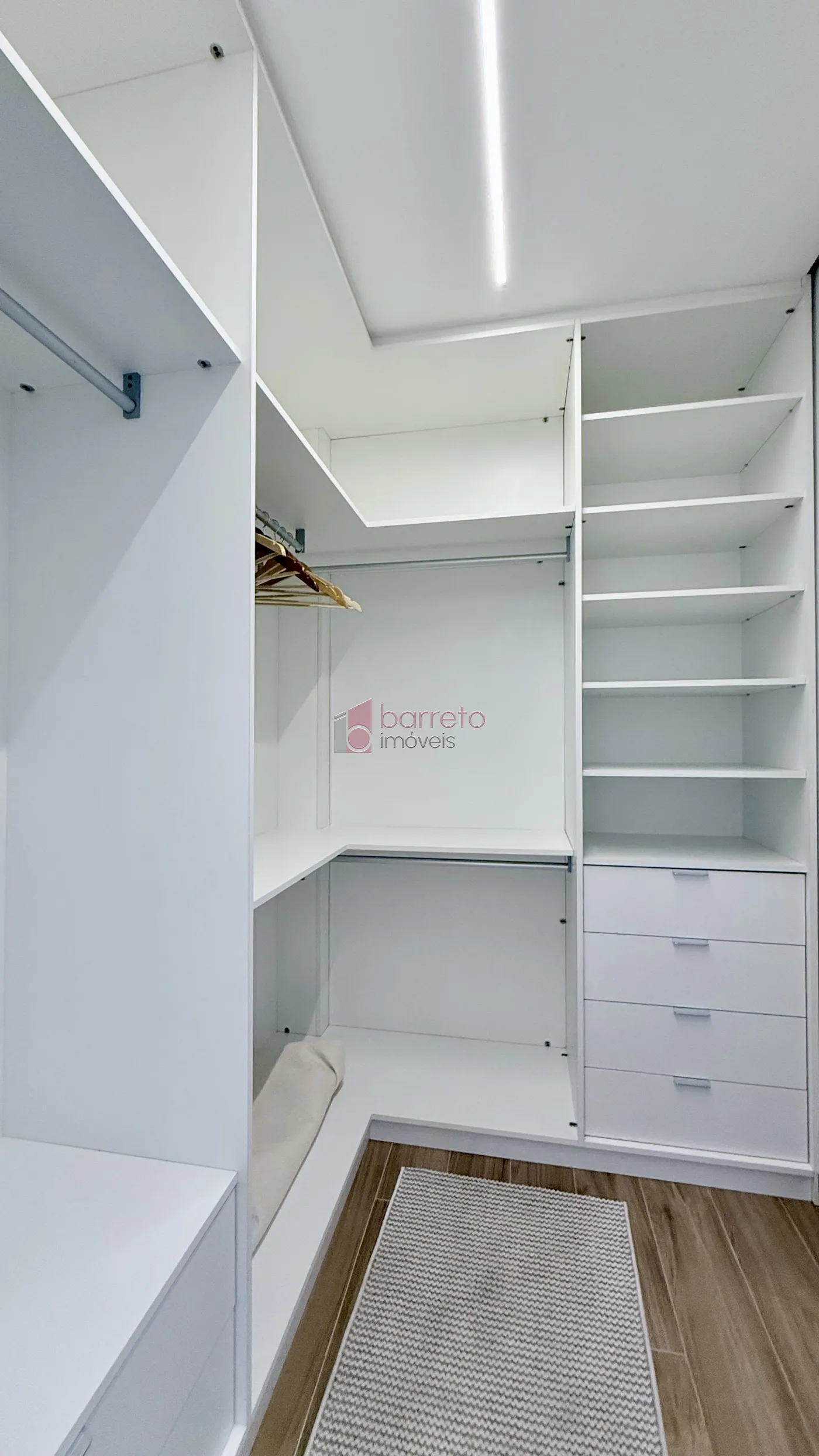 CASA MOBILIADA COM 03 SUÍTES À VENDA NO RESIDENCIAL LAGO AZUL – RECANTO QUARTO CENTENÁRIO – JUNDIAÍ/SP