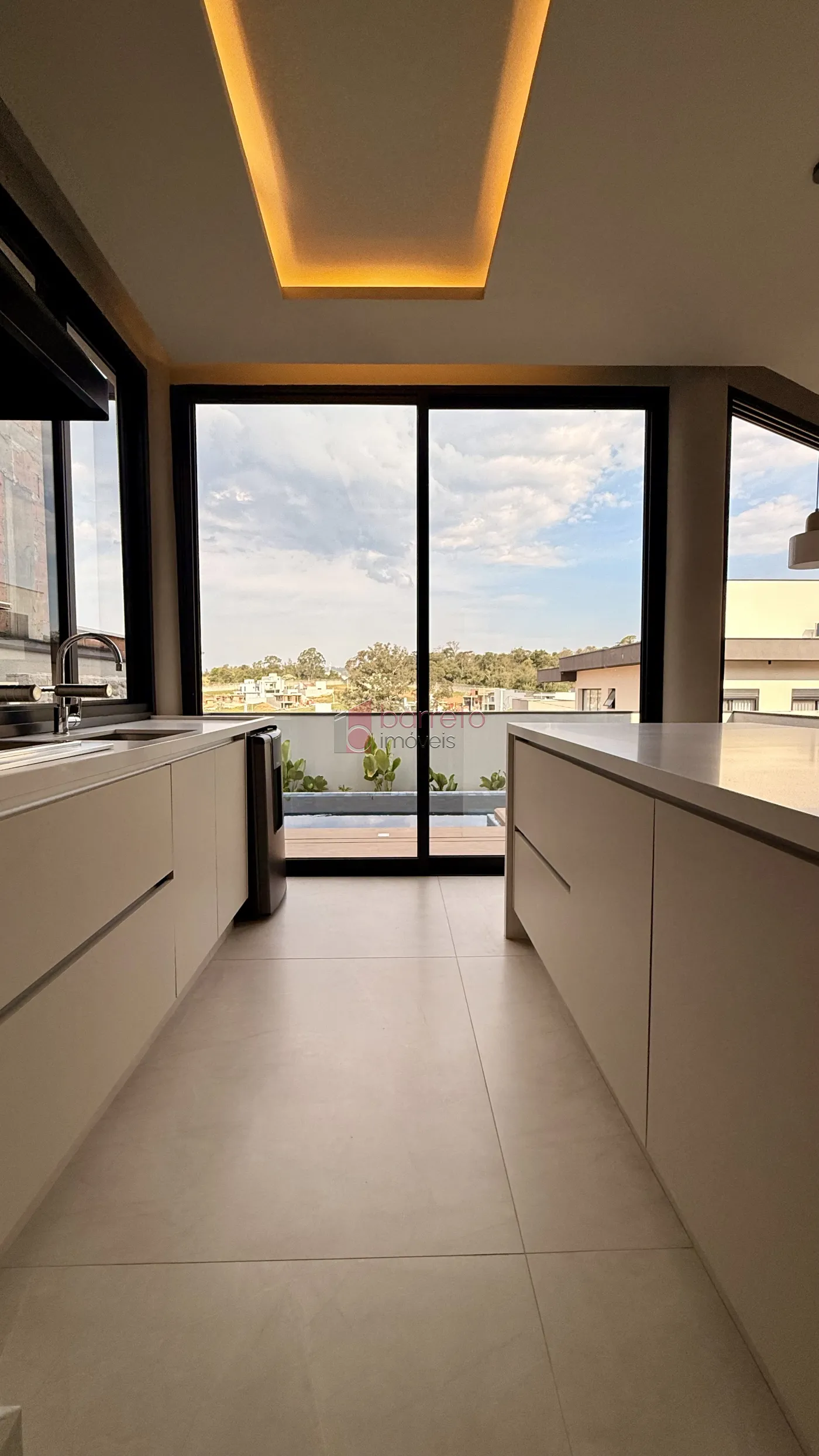 CASA MOBILIADA COM 03 SUÍTES À VENDA NO RESIDENCIAL LAGO AZUL – RECANTO QUARTO CENTENÁRIO – JUNDIAÍ/SP