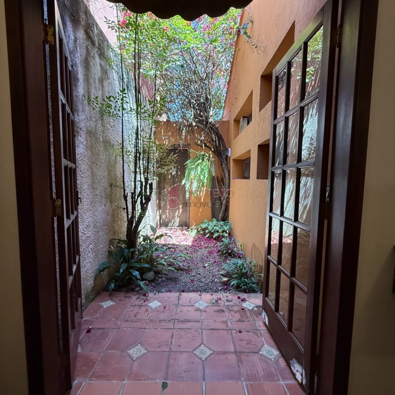 CASA COM EDÍCULA À VENDA NO JARDIM DAS SAMAMBAIAS EM JUNDIAÍ/SP