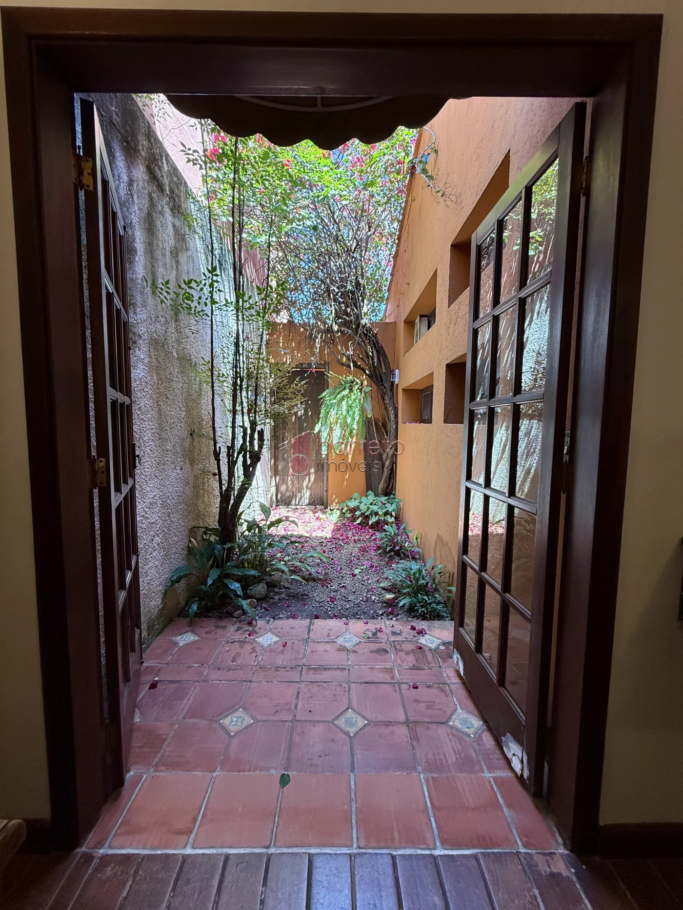CASA COM EDÍCULA À VENDA NO JARDIM DAS SAMAMBAIAS EM JUNDIAÍ/SP