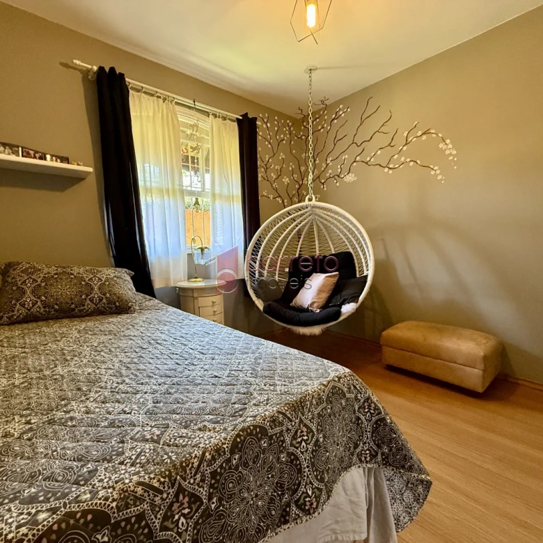CASA COM EDÍCULA À VENDA NO JARDIM DAS SAMAMBAIAS EM JUNDIAÍ/SP