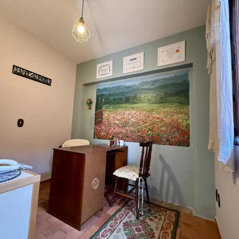 CASA COM EDÍCULA À VENDA NO JARDIM DAS SAMAMBAIAS EM JUNDIAÍ/SP