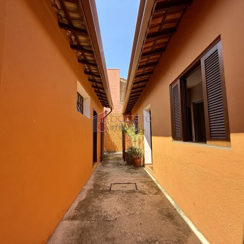CASA COM EDÍCULA À VENDA NO JARDIM DAS SAMAMBAIAS EM JUNDIAÍ/SP