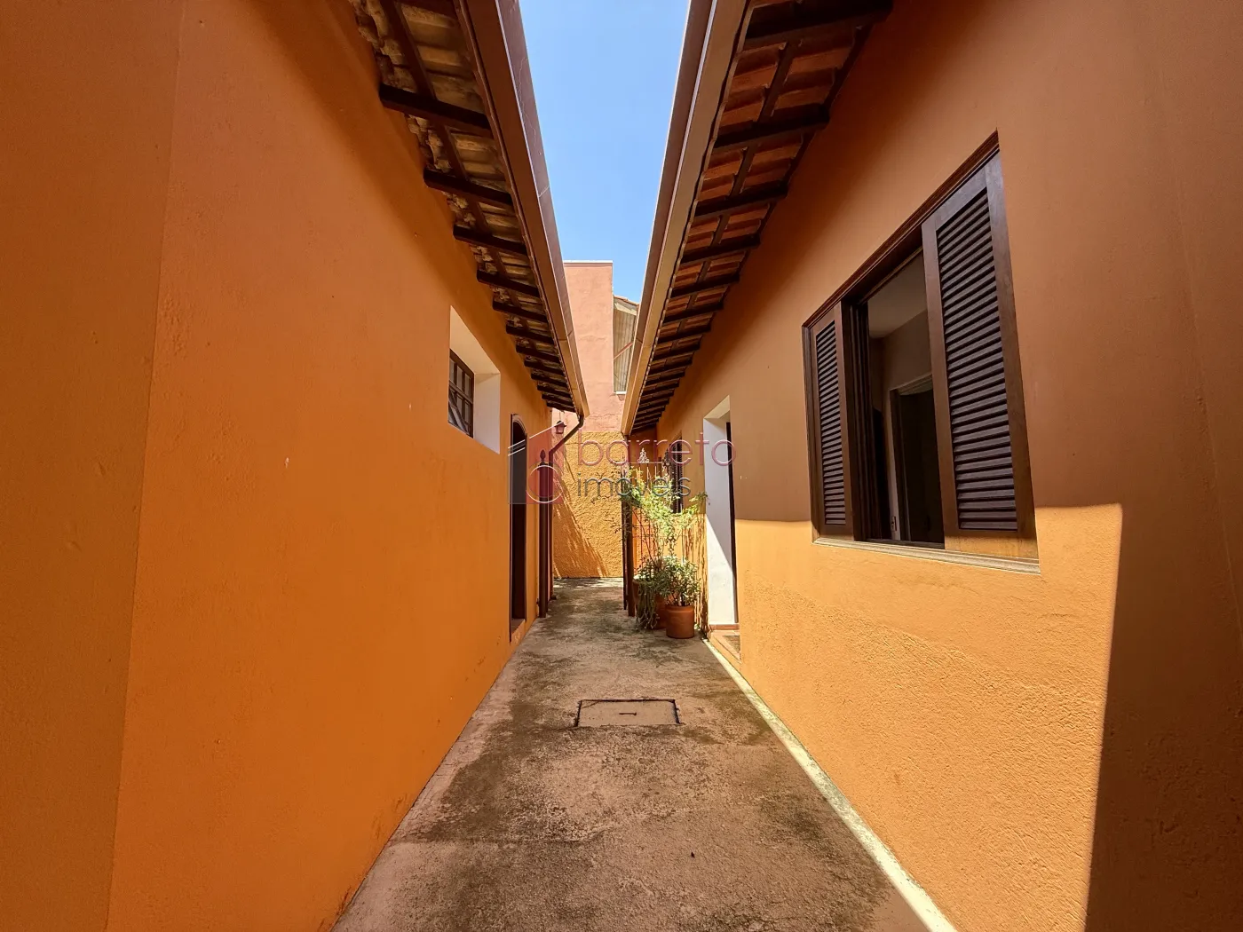 CASA COM EDÍCULA À VENDA NO JARDIM DAS SAMAMBAIAS EM JUNDIAÍ/SP