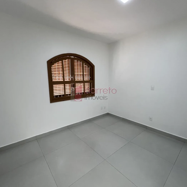 CASA REFORMADA COM 05 QUARTOS À VENDA NA VILA MARIA LUIZA EM JUNDIAÍ/SP