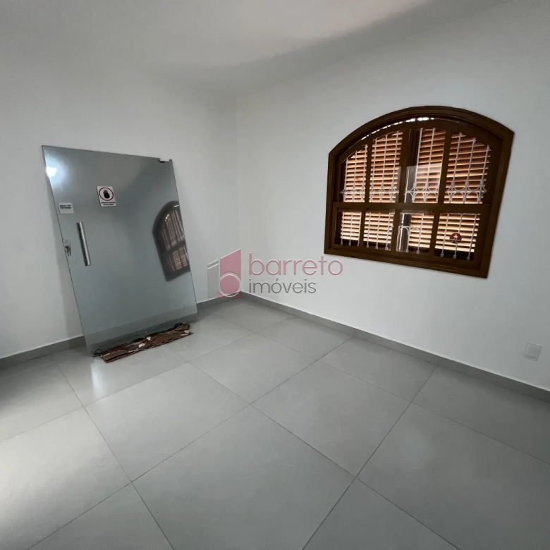 CASA REFORMADA COM 05 QUARTOS À VENDA NA VILA MARIA LUIZA EM JUNDIAÍ/SP