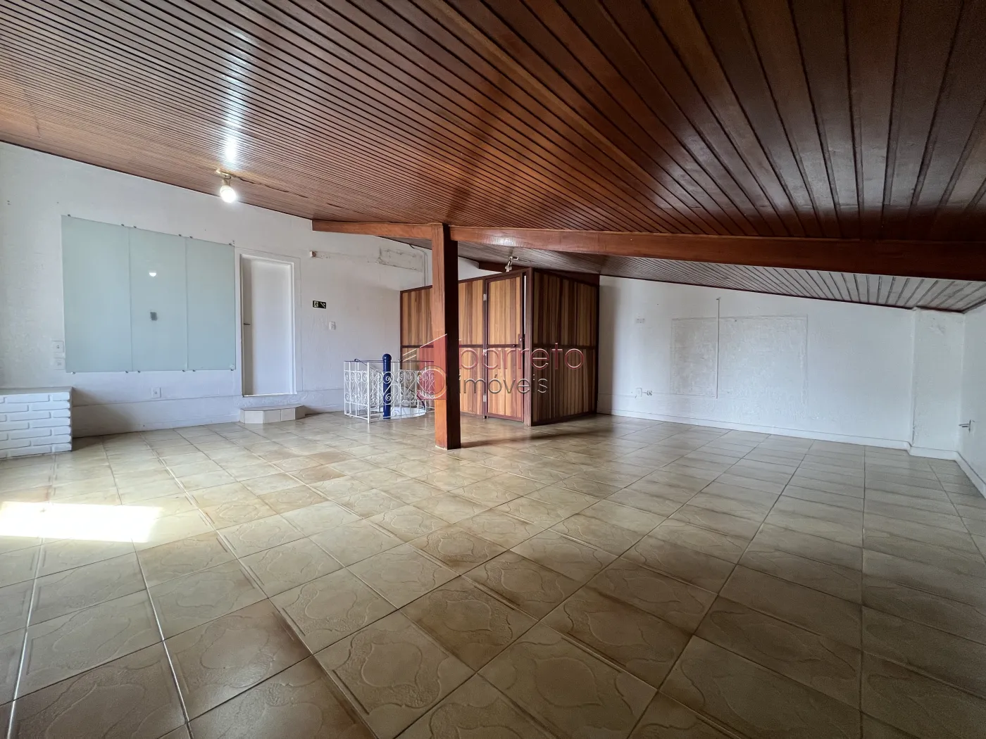CASA REFORMADA COM 05 QUARTOS À VENDA NA VILA MARIA LUIZA EM JUNDIAÍ/SP