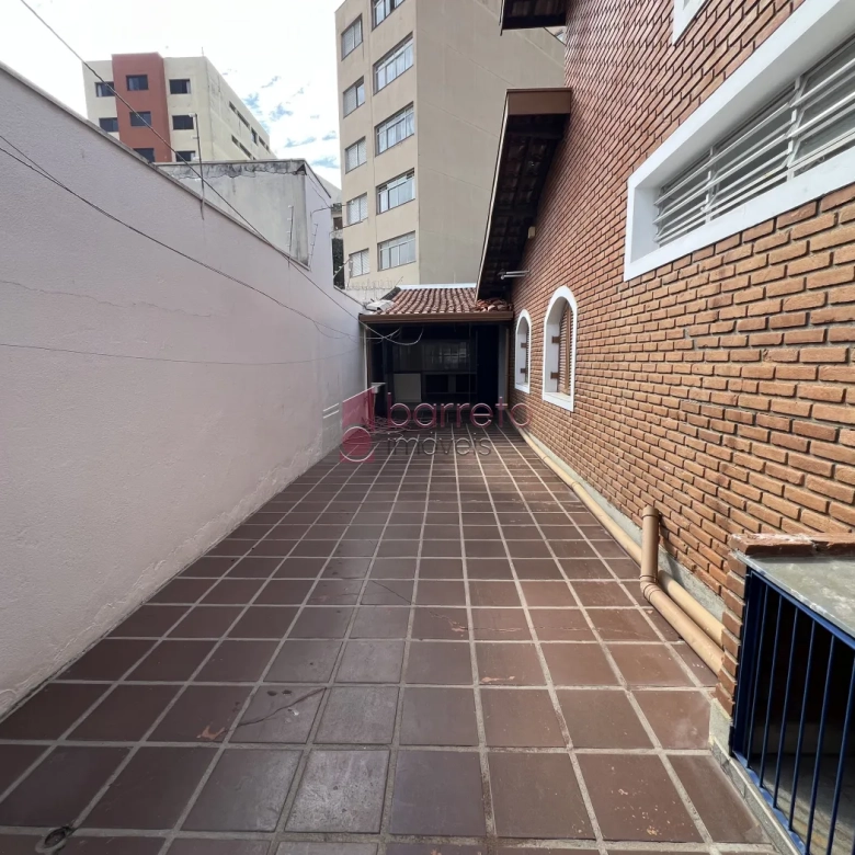 CASA REFORMADA COM 05 QUARTOS À VENDA NA VILA MARIA LUIZA EM JUNDIAÍ/SP