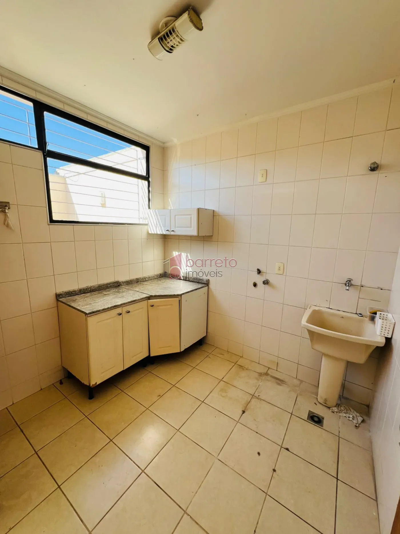 CASA NO PISO SUPERIOR PARA LOCAÇÃO E A VENDA NO BAIRRO VILA RIO BRANCO – JUNDIAÍ/SP