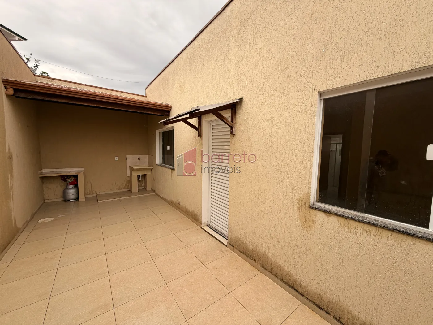 CASA COM ENTRADA COMPARTILHADA NO PISO SUPERIOR PARA LOCAÇÃO NO BAIRRO VILA SÃO PAULO – JUNDIAÍ/SP