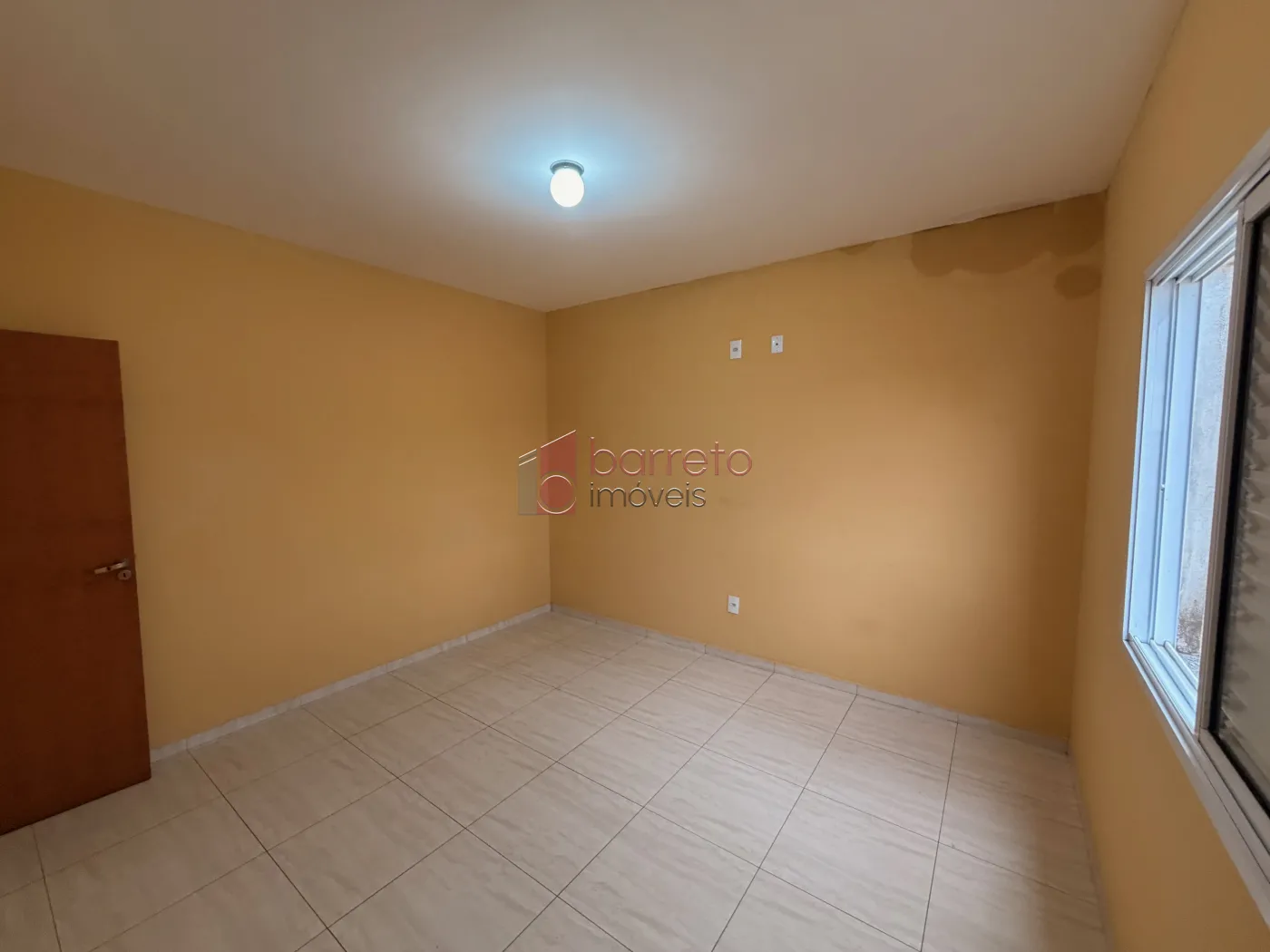 CASA COM ENTRADA COMPARTILHADA NO PISO SUPERIOR PARA LOCAÇÃO NO BAIRRO VILA SÃO PAULO – JUNDIAÍ/SP