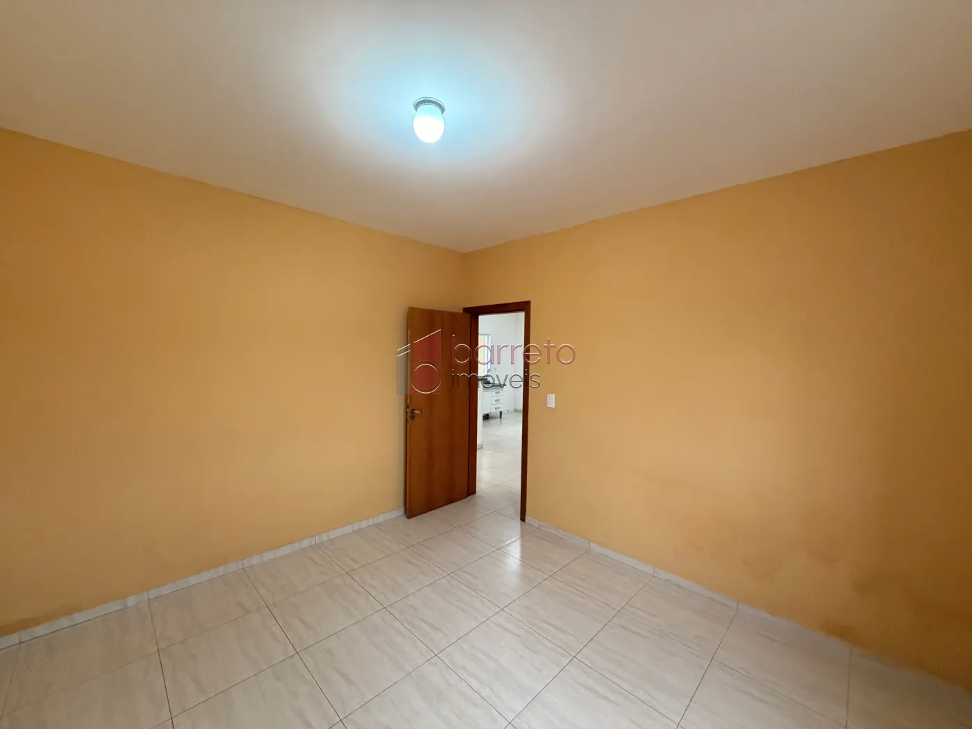CASA COM ENTRADA COMPARTILHADA NO PISO SUPERIOR PARA LOCAÇÃO NO BAIRRO VILA SÃO PAULO – JUNDIAÍ/SP