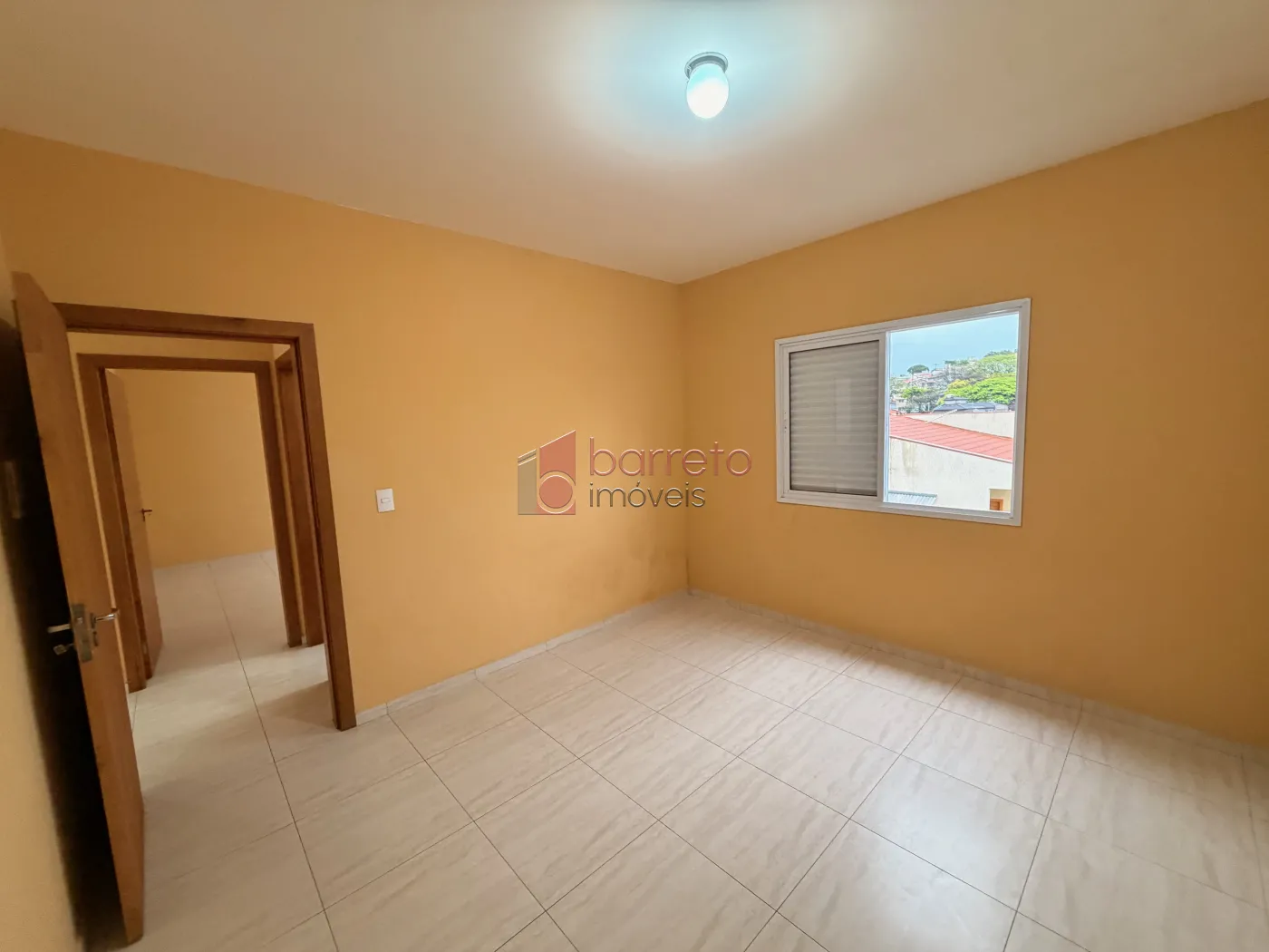 CASA COM ENTRADA COMPARTILHADA NO PISO SUPERIOR PARA LOCAÇÃO NO BAIRRO VILA SÃO PAULO – JUNDIAÍ/SP