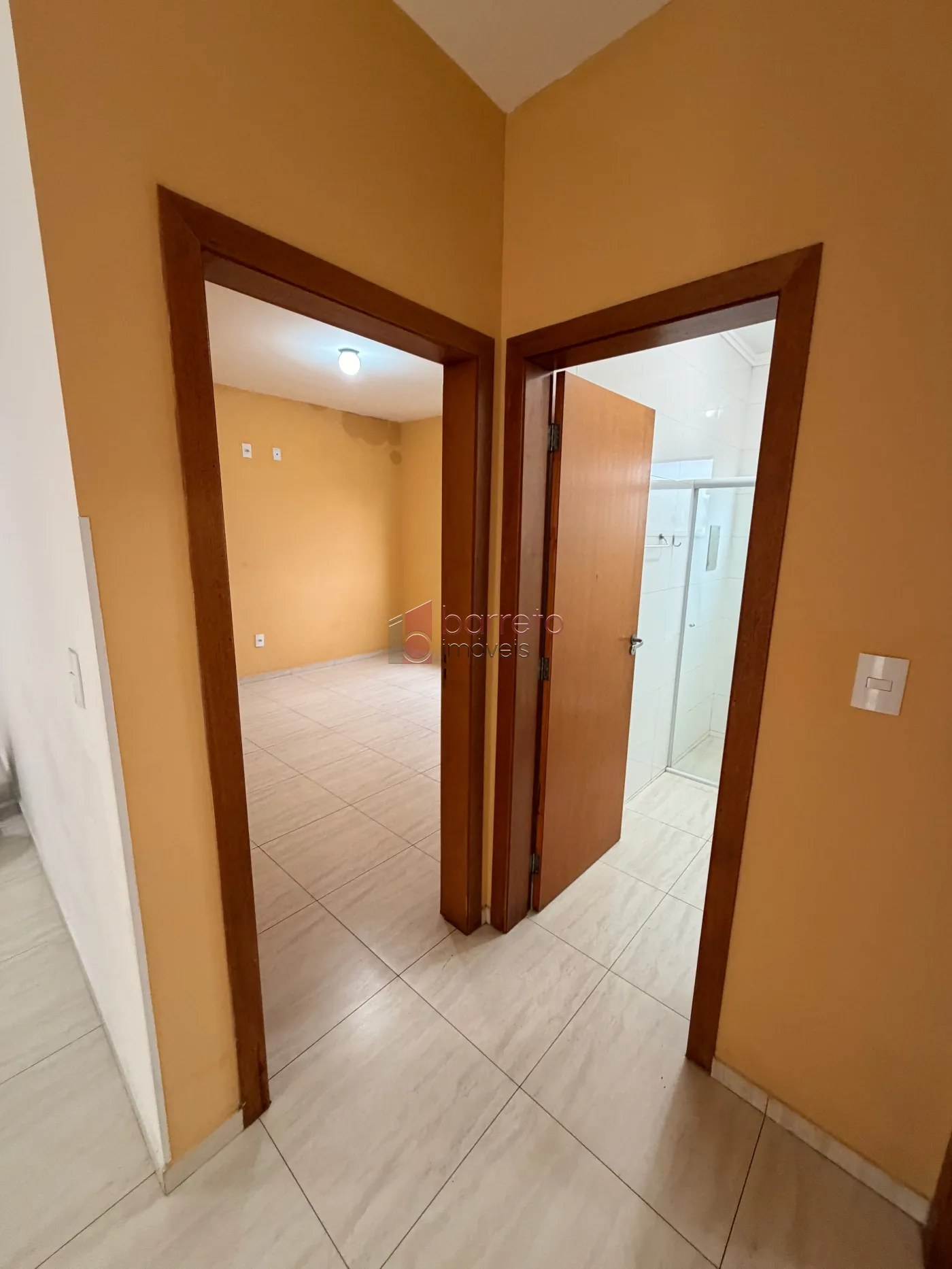 CASA COM ENTRADA COMPARTILHADA NO PISO SUPERIOR PARA LOCAÇÃO NO BAIRRO VILA SÃO PAULO – JUNDIAÍ/SP