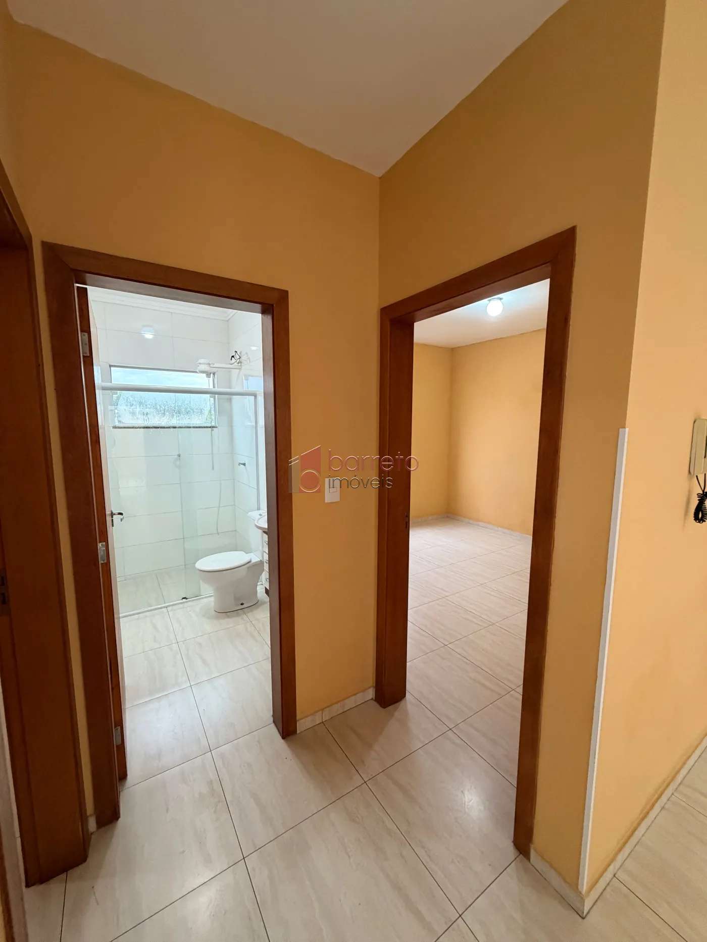 CASA COM ENTRADA COMPARTILHADA NO PISO SUPERIOR PARA LOCAÇÃO NO BAIRRO VILA SÃO PAULO – JUNDIAÍ/SP