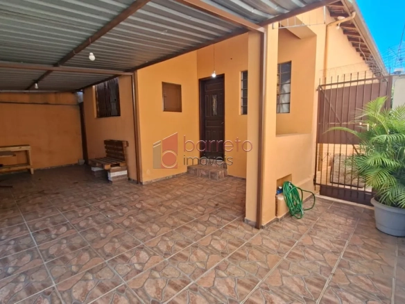 CASA COM EDÍCULA À VENDA NO BAIRRO VIANELO EM JUNDIAÍ/SP