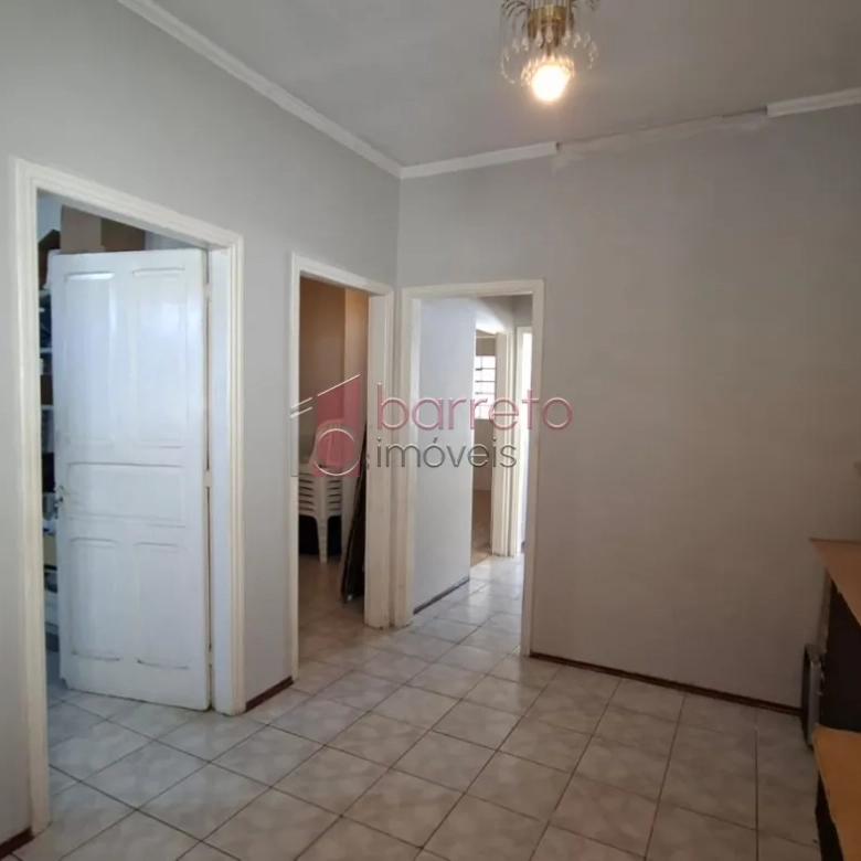 CASA COM EDÍCULA À VENDA NO BAIRRO VIANELO EM JUNDIAÍ/SP
