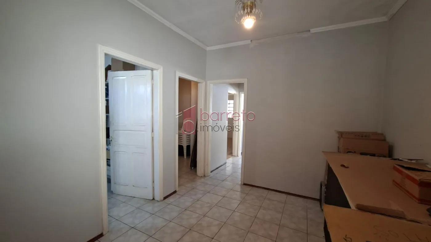 CASA COM EDÍCULA À VENDA NO BAIRRO VIANELO EM JUNDIAÍ/SP