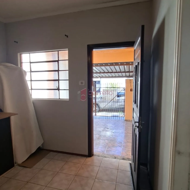 CASA COM EDÍCULA À VENDA NO BAIRRO VIANELO EM JUNDIAÍ/SP