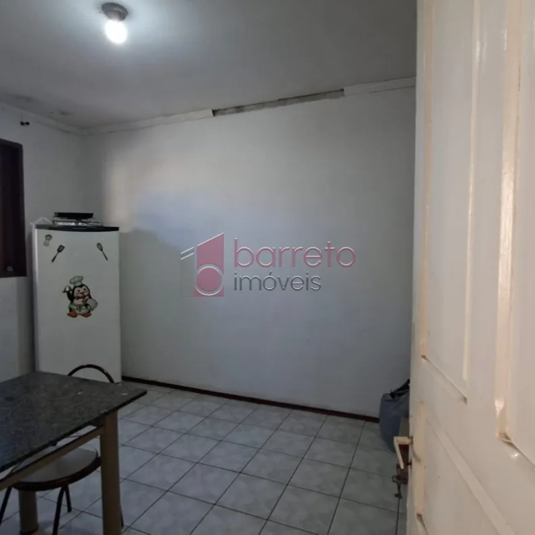 CASA COM EDÍCULA À VENDA NO BAIRRO VIANELO EM JUNDIAÍ/SP