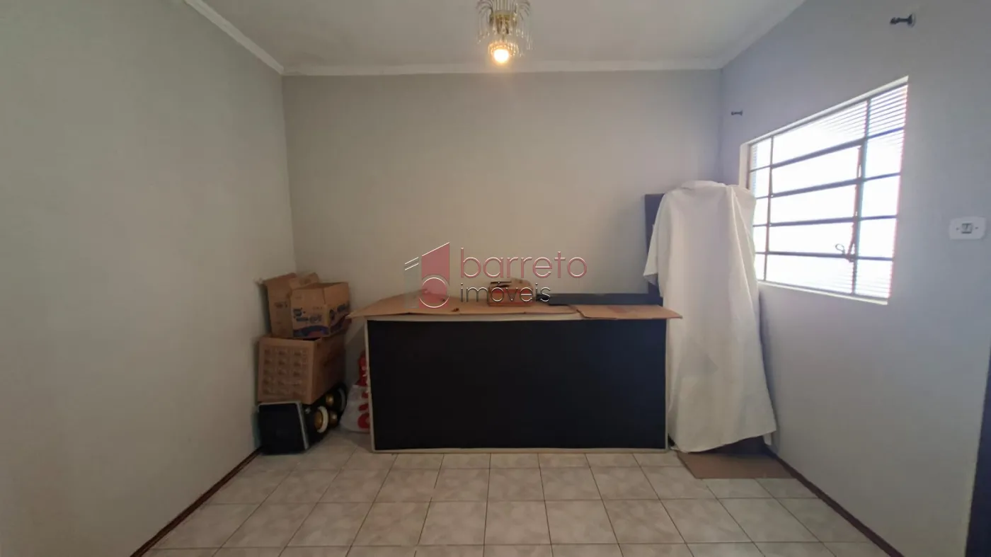 CASA COM EDÍCULA À VENDA NO BAIRRO VIANELO EM JUNDIAÍ/SP