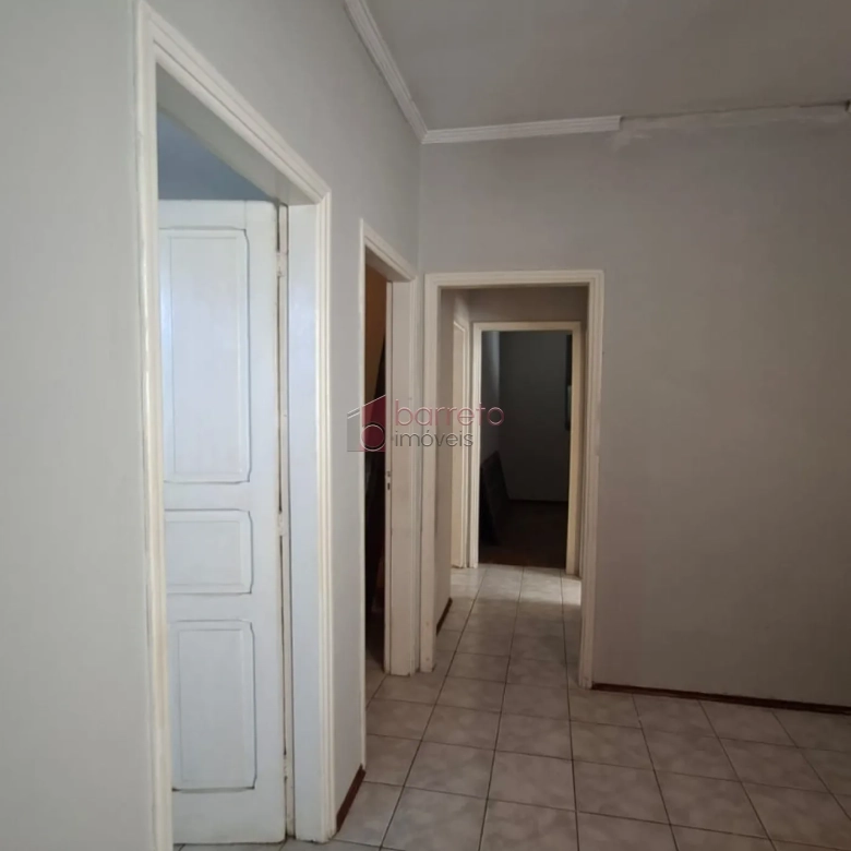 CASA COM EDÍCULA À VENDA NO BAIRRO VIANELO EM JUNDIAÍ/SP