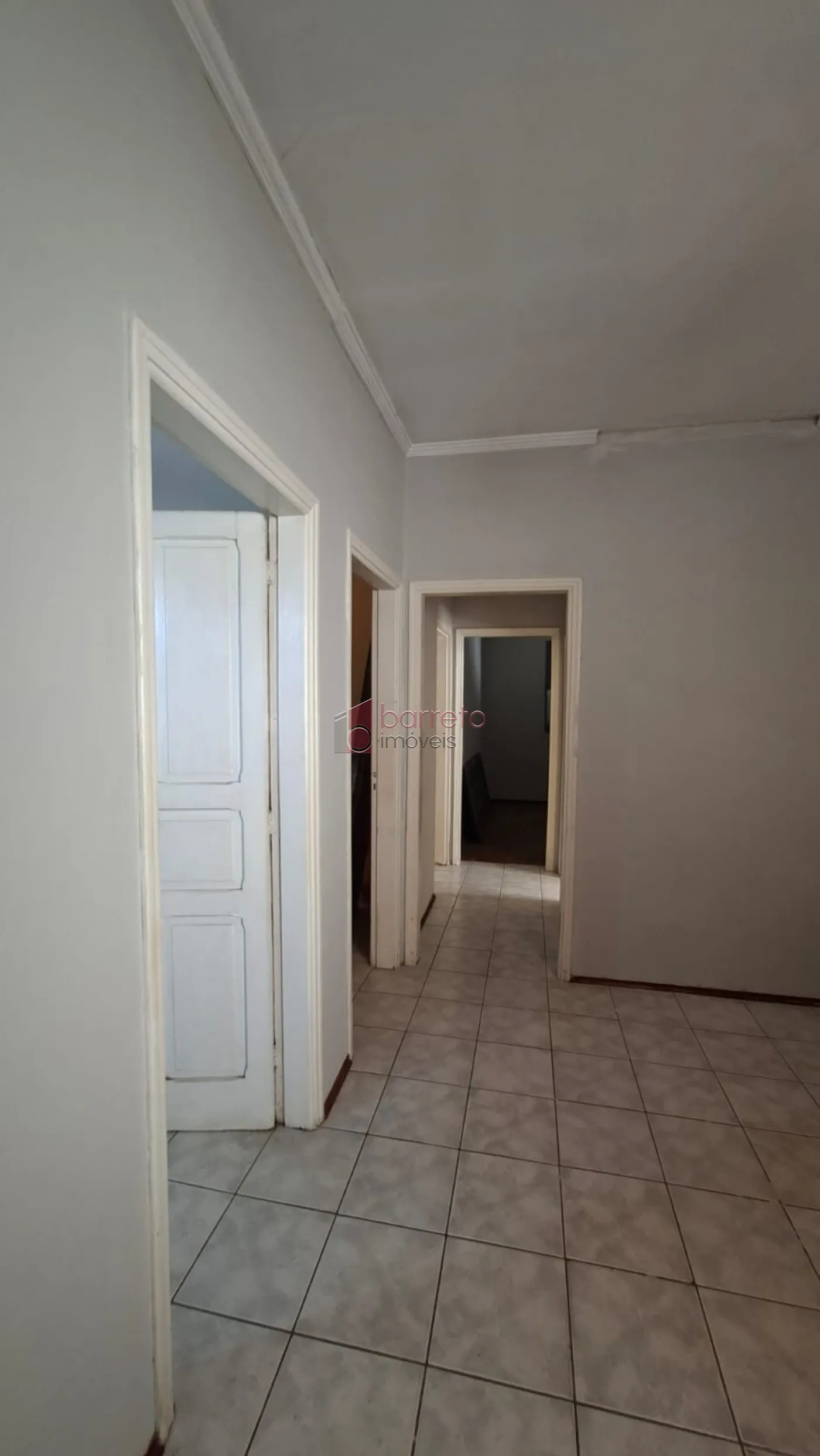 CASA COM EDÍCULA À VENDA NO BAIRRO VIANELO EM JUNDIAÍ/SP