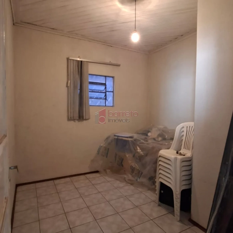 CASA COM EDÍCULA À VENDA NO BAIRRO VIANELO EM JUNDIAÍ/SP