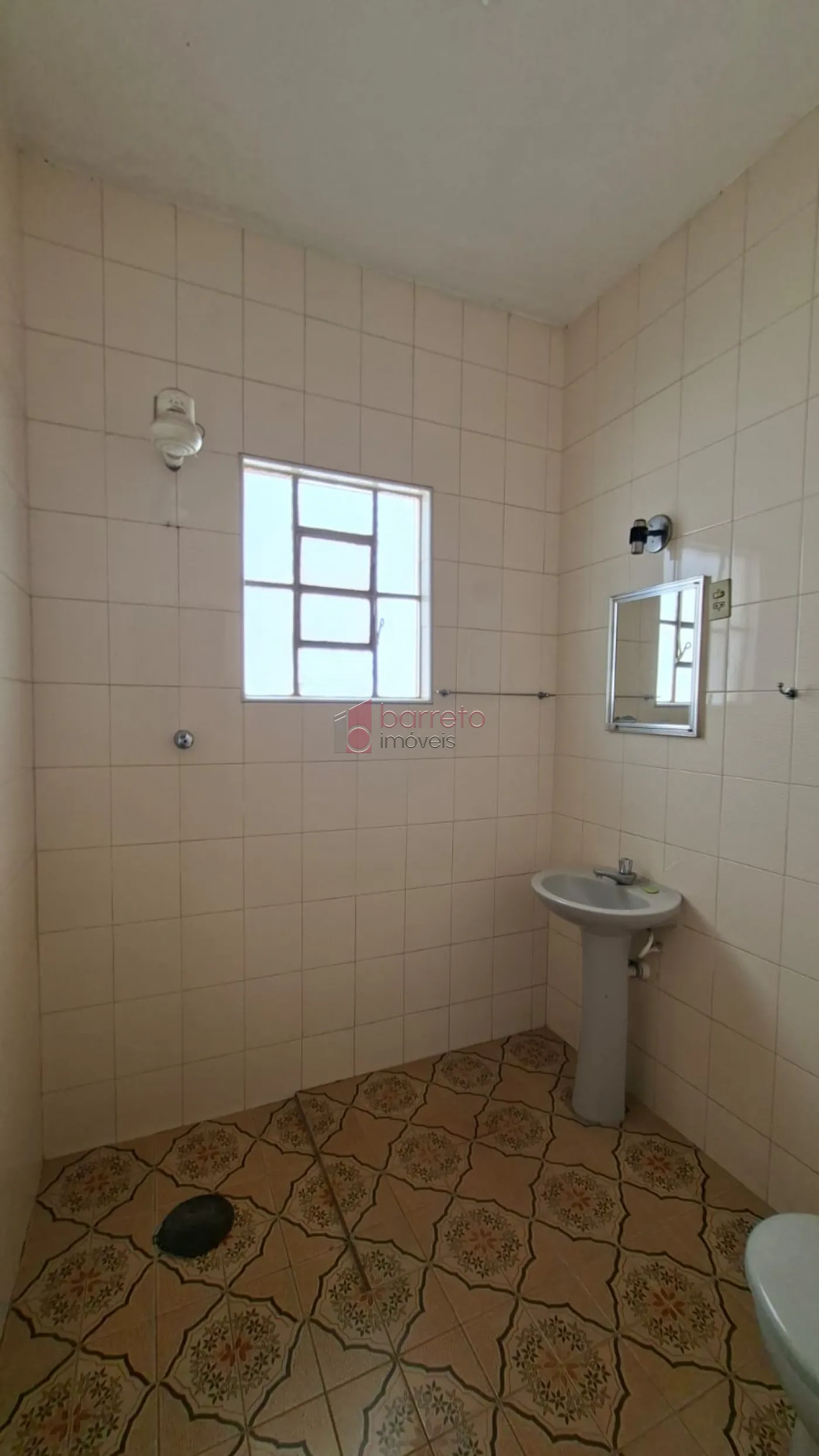 CASA COM EDÍCULA À VENDA NO BAIRRO VIANELO EM JUNDIAÍ/SP