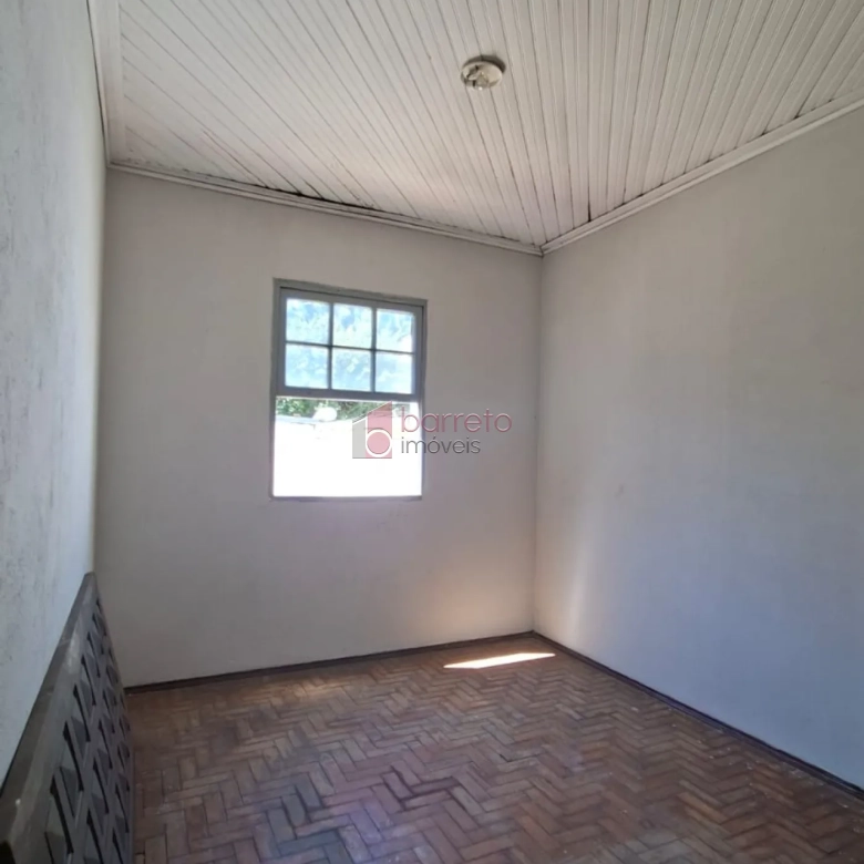 CASA COM EDÍCULA À VENDA NO BAIRRO VIANELO EM JUNDIAÍ/SP