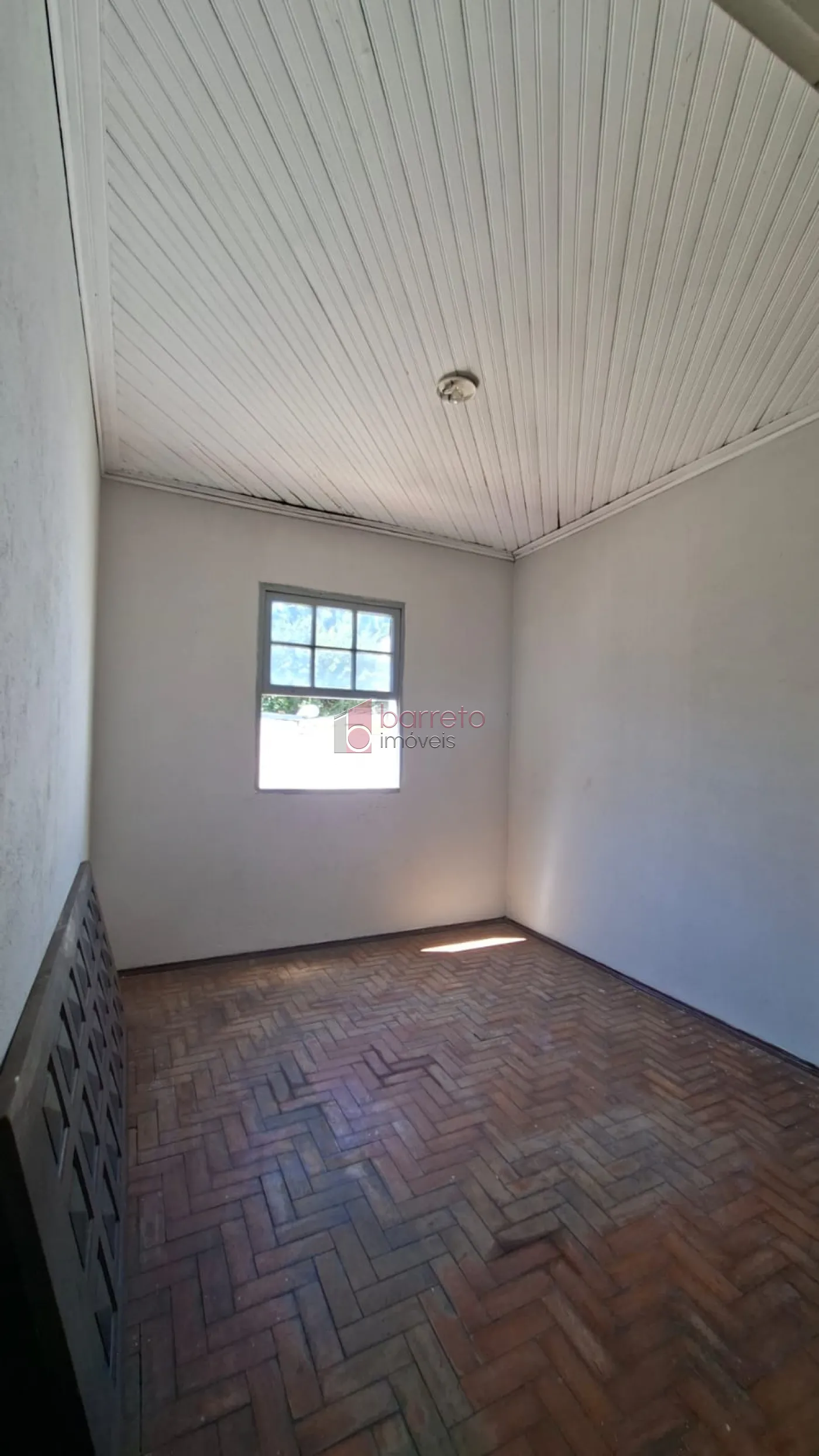 CASA COM EDÍCULA À VENDA NO BAIRRO VIANELO EM JUNDIAÍ/SP