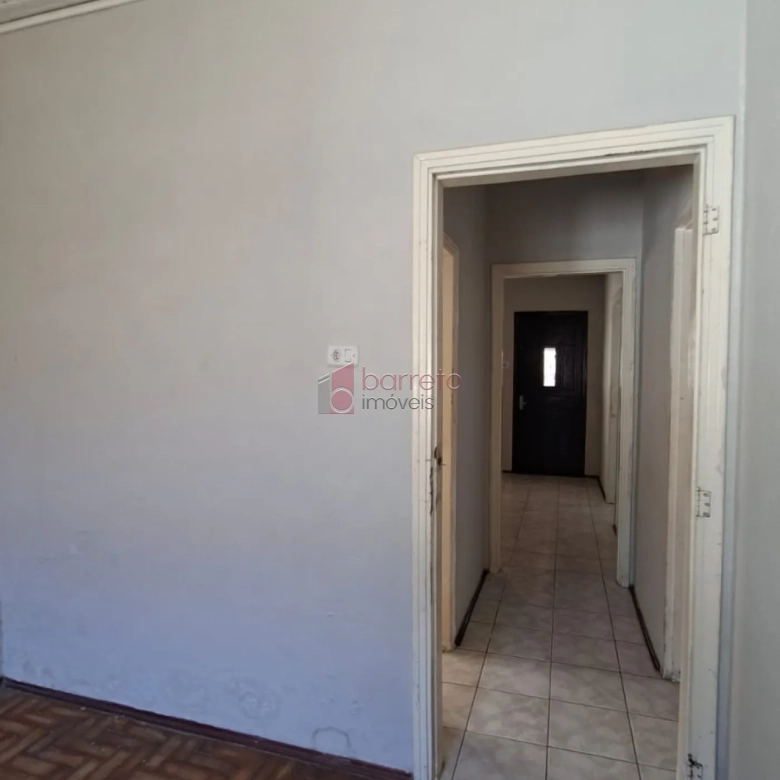 CASA COM EDÍCULA À VENDA NO BAIRRO VIANELO EM JUNDIAÍ/SP