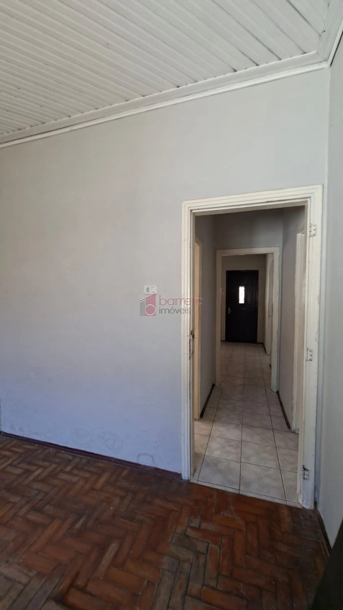 CASA COM EDÍCULA À VENDA NO BAIRRO VIANELO EM JUNDIAÍ/SP