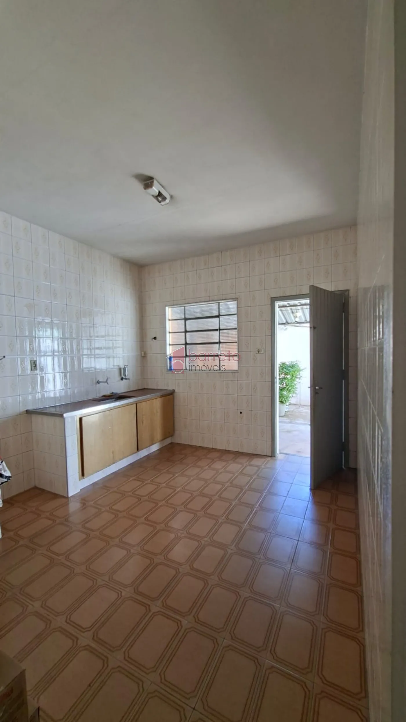 CASA COM EDÍCULA À VENDA NO BAIRRO VIANELO EM JUNDIAÍ/SP