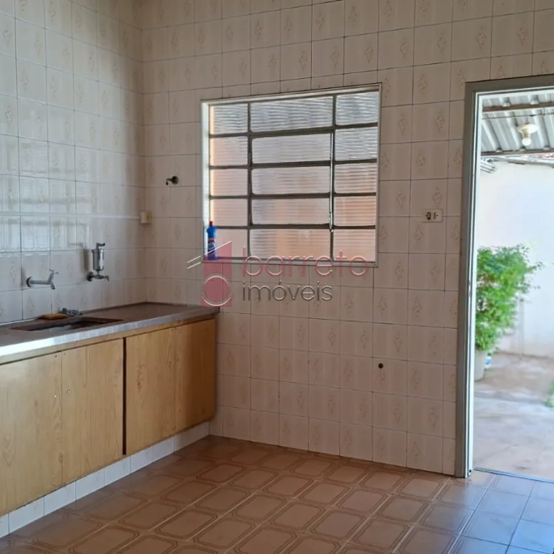 CASA COM EDÍCULA À VENDA NO BAIRRO VIANELO EM JUNDIAÍ/SP