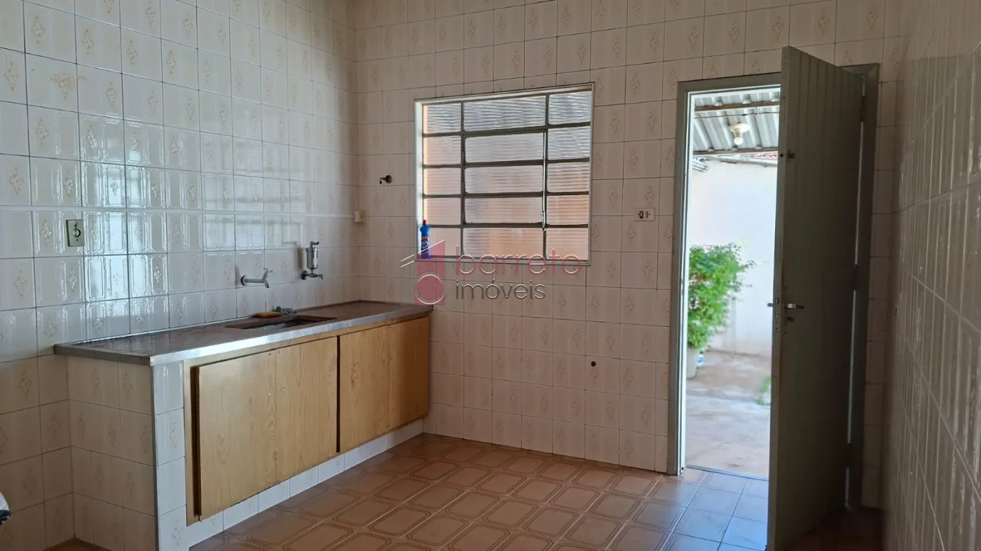 CASA COM EDÍCULA À VENDA NO BAIRRO VIANELO EM JUNDIAÍ/SP
