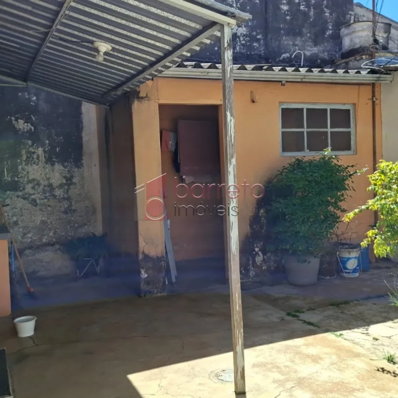 CASA COM EDÍCULA À VENDA NO BAIRRO VIANELO EM JUNDIAÍ/SP