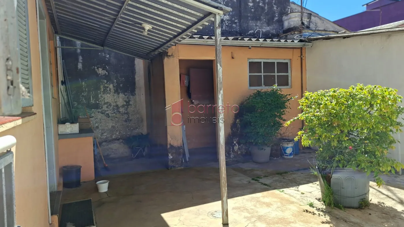 CASA COM EDÍCULA À VENDA NO BAIRRO VIANELO EM JUNDIAÍ/SP
