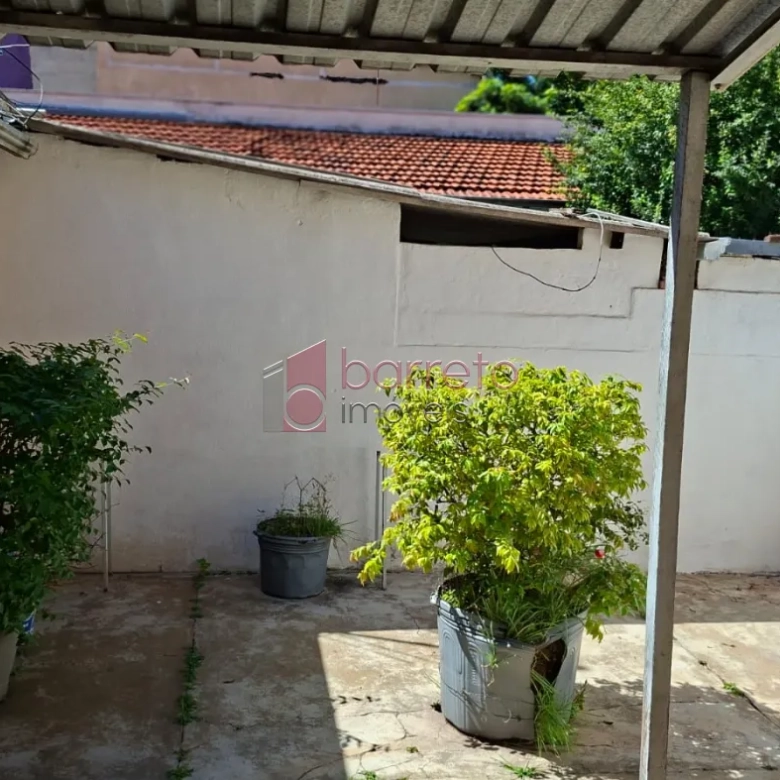 CASA COM EDÍCULA À VENDA NO BAIRRO VIANELO EM JUNDIAÍ/SP