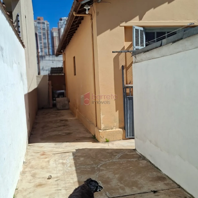 CASA COM EDÍCULA À VENDA NO BAIRRO VIANELO EM JUNDIAÍ/SP