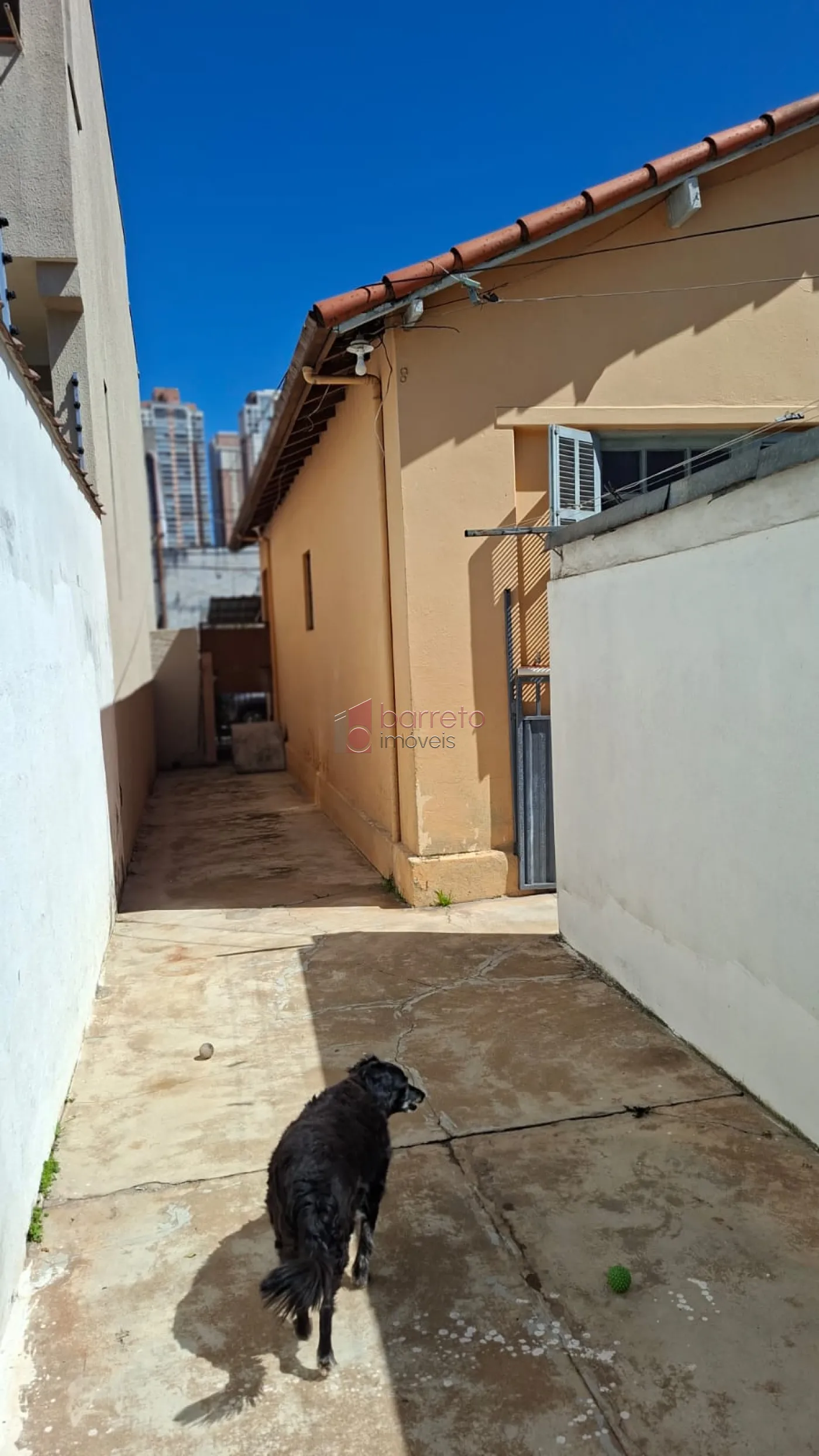 CASA COM EDÍCULA À VENDA NO BAIRRO VIANELO EM JUNDIAÍ/SP