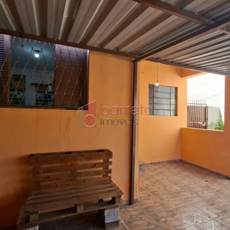 CASA COM EDÍCULA À VENDA NO BAIRRO VIANELO EM JUNDIAÍ/SP