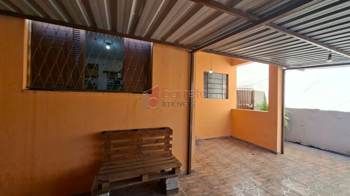 CASA COM EDÍCULA À VENDA NO BAIRRO VIANELO EM JUNDIAÍ/SP