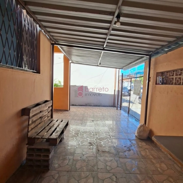CASA COM EDÍCULA À VENDA NO BAIRRO VIANELO EM JUNDIAÍ/SP